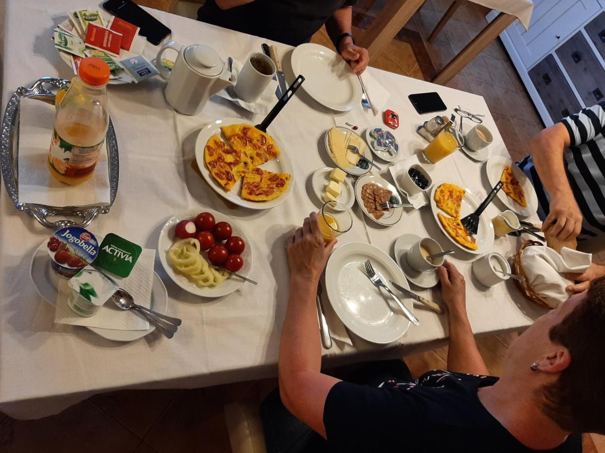 Hartmann Panzio Bed & Breakfast Barcs ภายนอก รูปภาพ