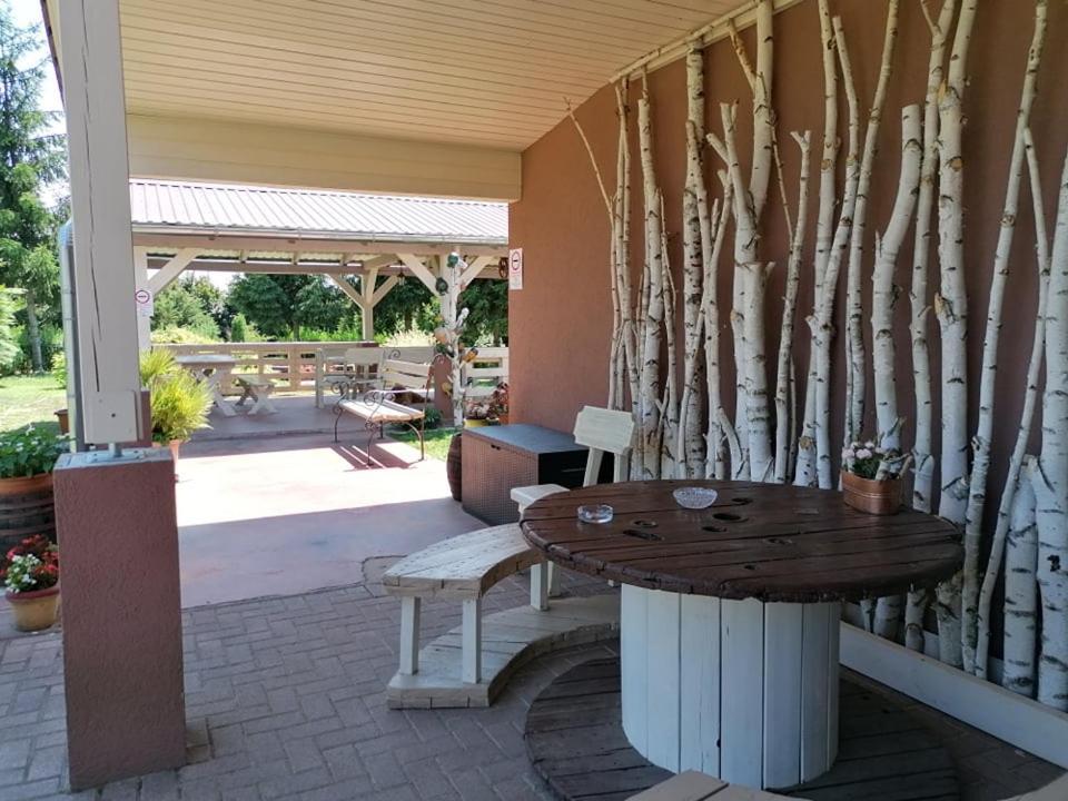 Hartmann Panzio Bed & Breakfast Barcs ภายนอก รูปภาพ